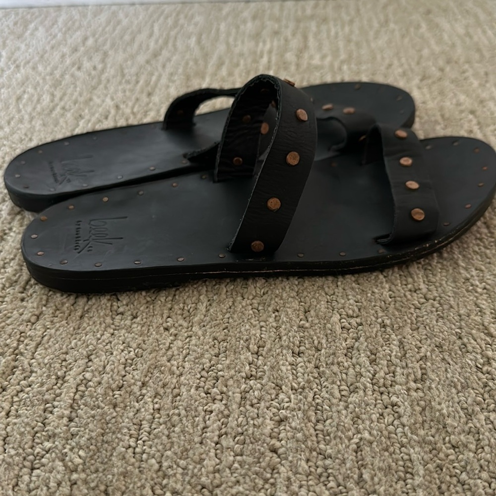 BEEK by two birds woodpecker Sandles 7